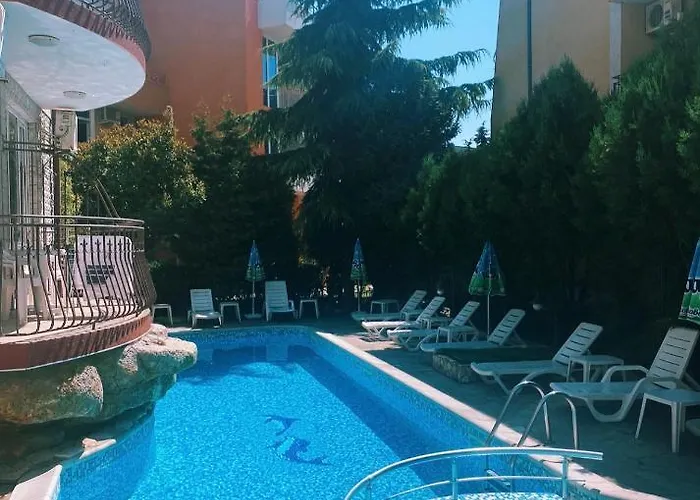 Хотел Dolphin Равда