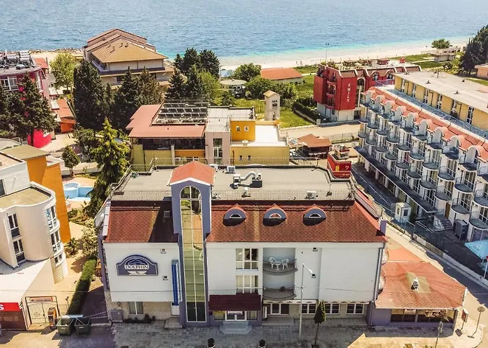 Хотел Dolphin 2*