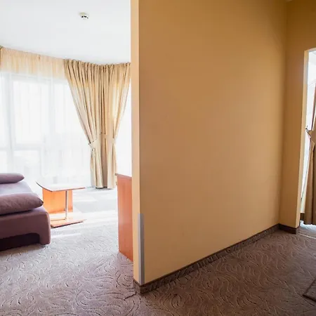 Dolphin Hotel Rawda