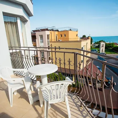 Dolphin Hotel 2*