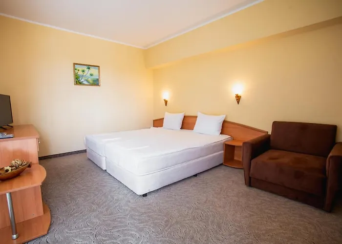 Dolphin ホテル ラヴダ